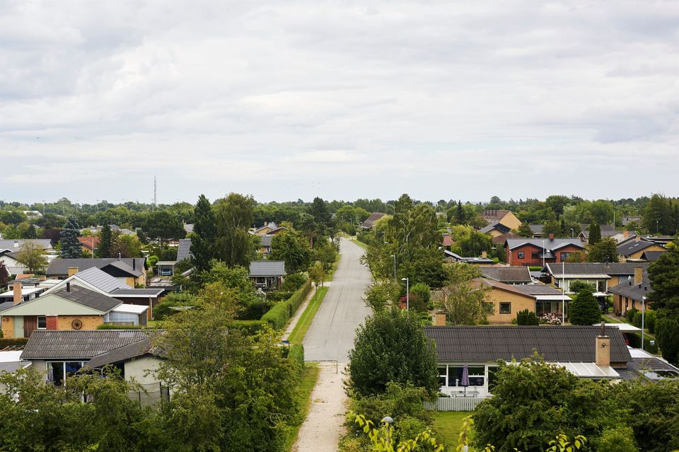Boligmarkedet deler sig: Flere lejligheder til salg – færre huse og sommerhuse